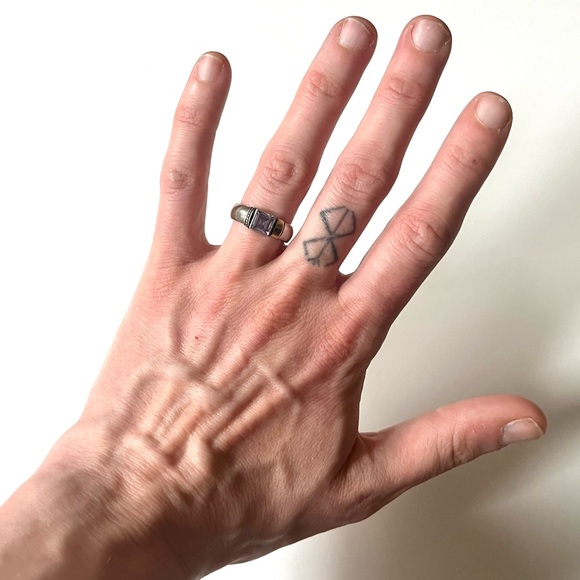 🌀vintage silver detailed ring with purple jewel - Picture 7 of 8